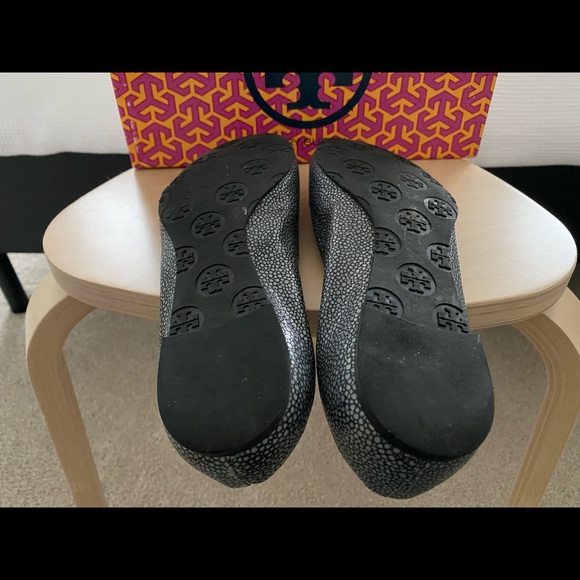 Tory Burch Reva Stingray Leather Flats - Picture 4 of 5